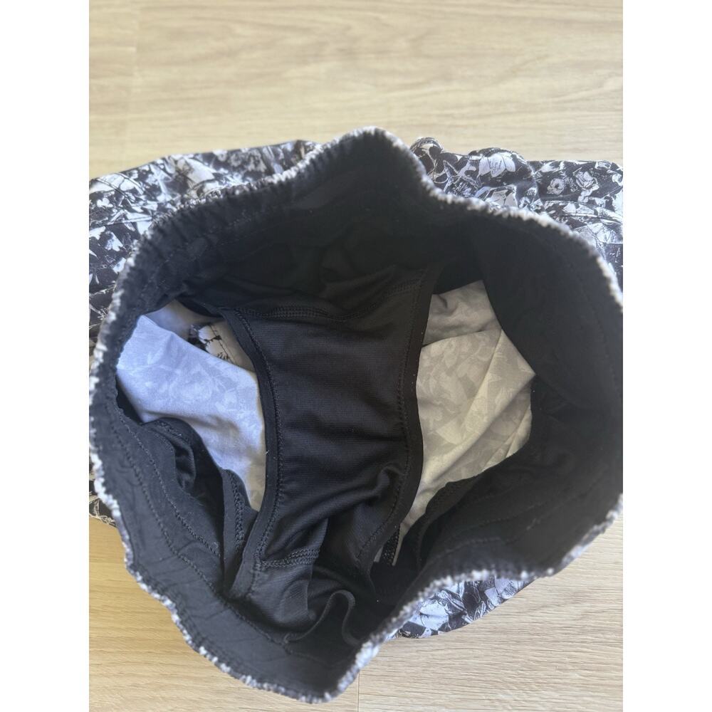 Lululemon Tracker Short V (4") Mash Up White Black / Black Womens Size 8 - Picture 6 of 8